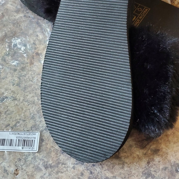 NEW! Fluffy Sandals - Picture 7 of 7